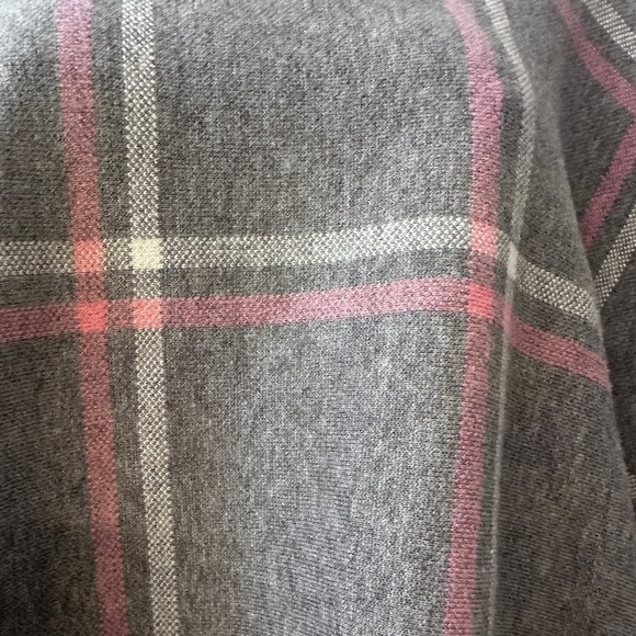 Max Studio Women’s Gray Plaid Poncho One Size - Cozy Turtleneck Cape Wrap - Picture 5 of 12
